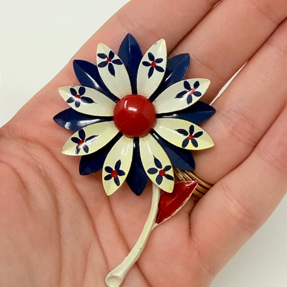 Vintage Enamel Flower Brooch Red White Blue Metal Pin Fashion Jewelry - Picture 6 of 6